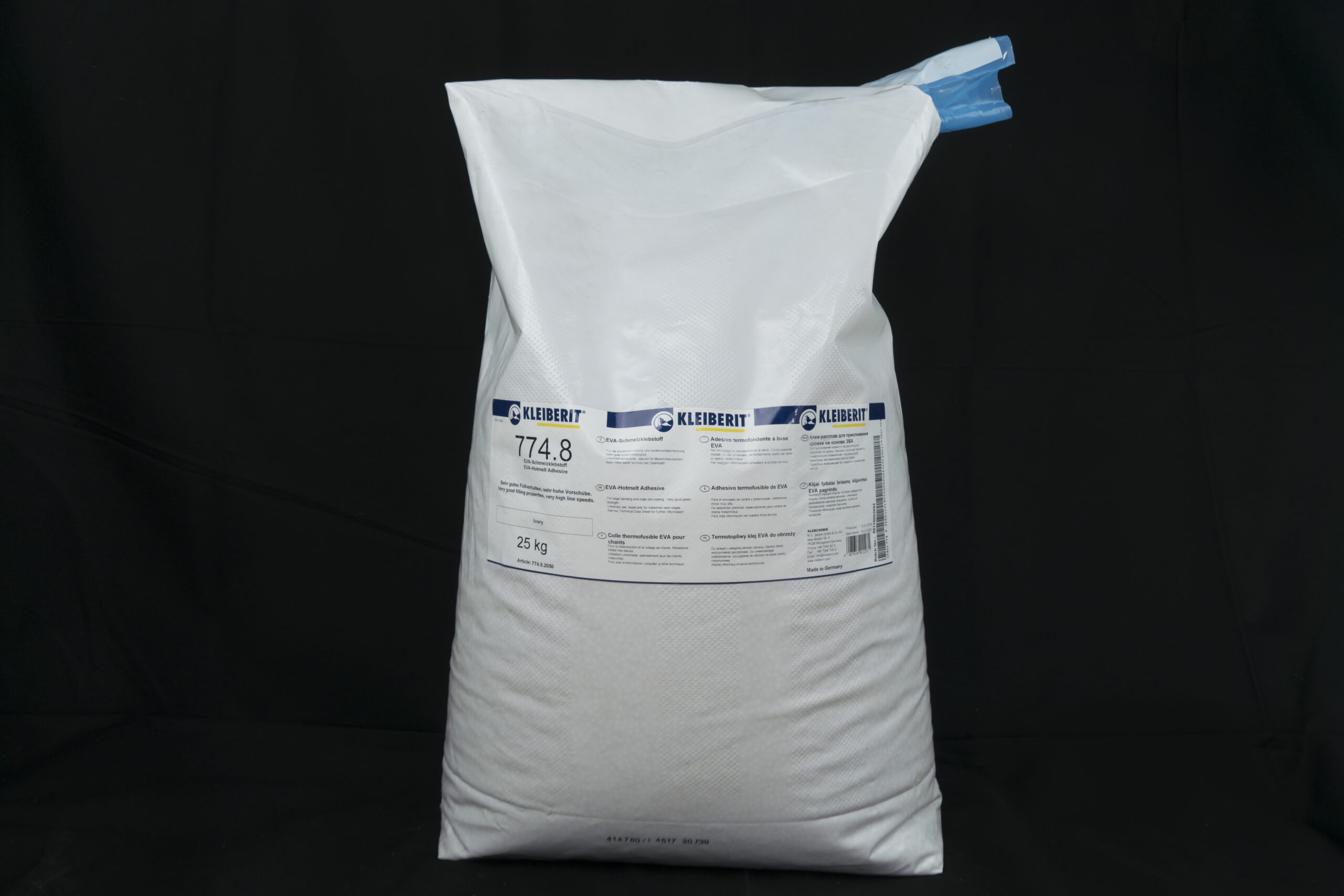 3. 7748 Black Ala abierta