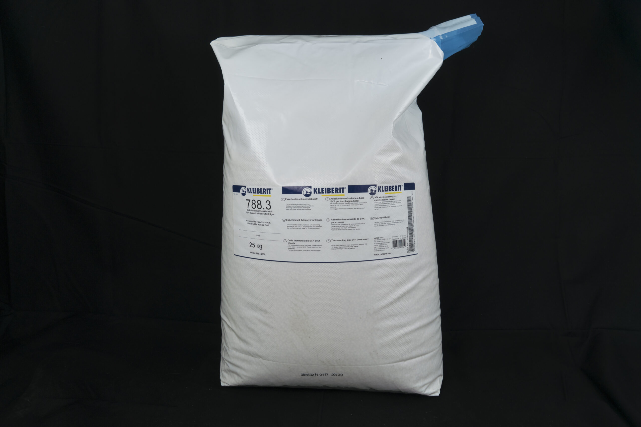 4. 7883 Black ala abierta