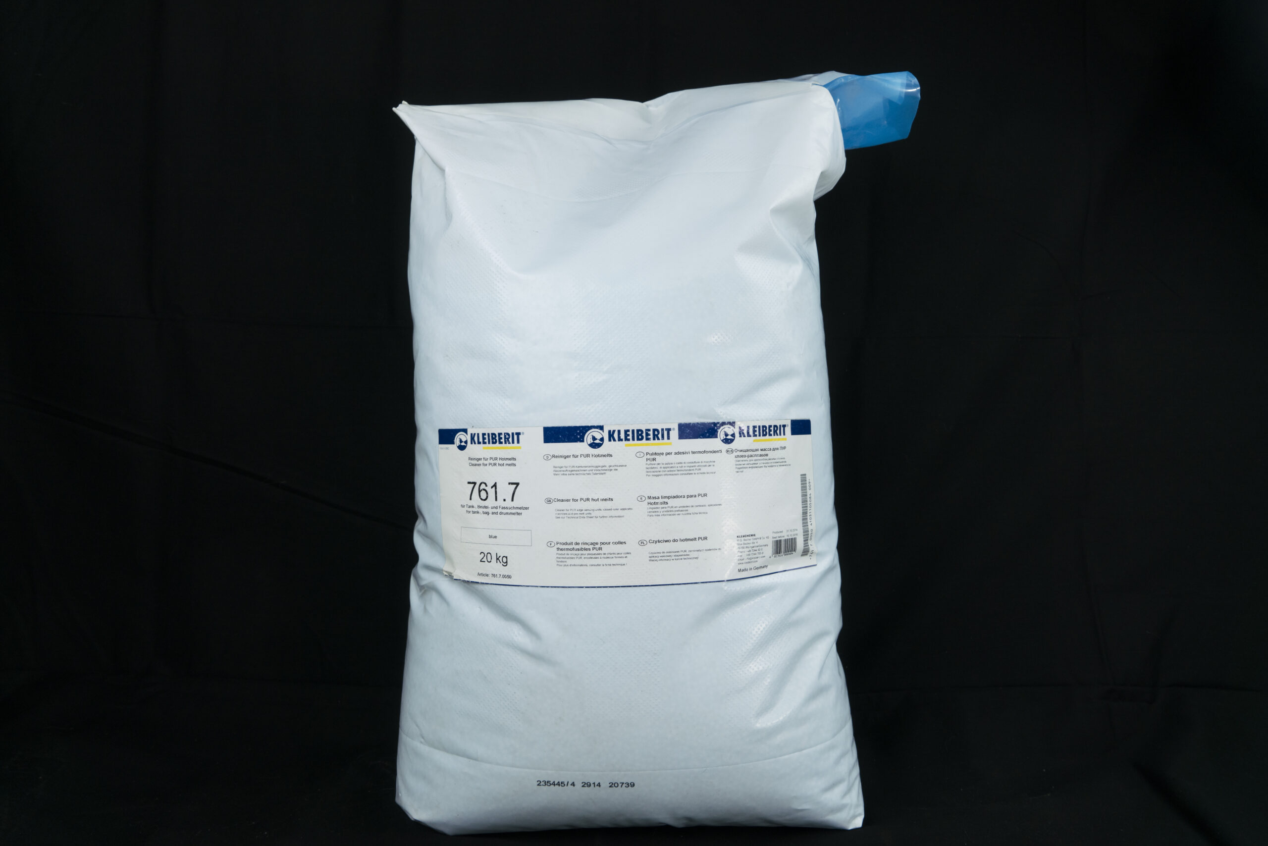 9. 7617 Black ala abierta